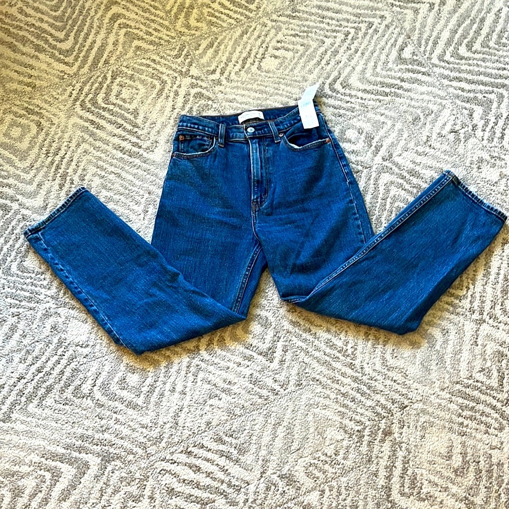 Abercrombie ankle straight ultra high rise.  Size 28.  Tags attached -never worn